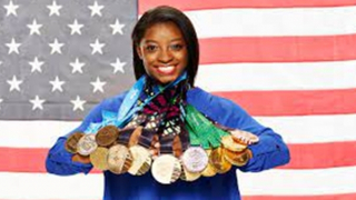 Nữ vận động viên thể dục dụng cụ nhiều HCV nhất