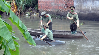 Thanh niên Phòng An ninh điều tra Công an Hải Dương hoạt động “Ngày chủ nhật xanh - thanh bình sông nước”