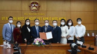 Tiếp nhận hàng viện trợ chống COVID-19 từ Hàn Quốc