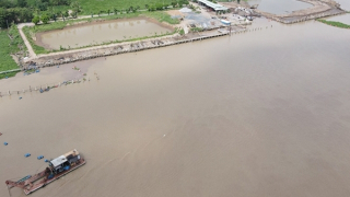 5 tháng chưa xử lý chủ dự án khai thác trái phép bùn, đất, cát dưới sông Cổ Chiên