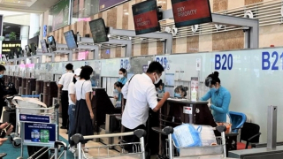 Mở lại đường bay quốc tế: Nhu cầu rất lớn nhưng kiểm soát thế nào?