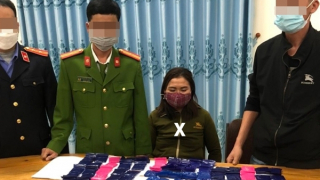 Nối gót chồng, "nữ quái" xộ khám vì buôn ma túy