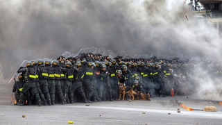 Từ sự cần thiết khách quan, thổi lửa thành “chạy đua vũ trang”