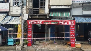 Sáng khai trương tiệm rửa xe, tối bị cháy