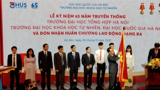 Trường Đại học Khoa học tự nhiên đón Huân chương Lao động hạng Ba lần thứ 2