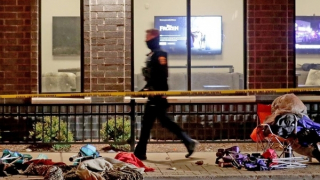 Xe điên lao vào đám đông tại Mỹ, hơn 40 người thương vong