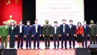 Thứ trưởng Trần Quốc Tỏ tiếp xúc cử tri huyện Yên Phong