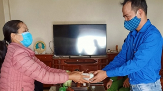 Nhặt được 400 triệu đồng, tìm trả lại người bị mất