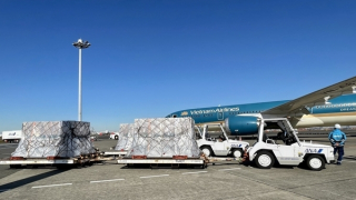 Việt Nam tiếp nhận 1,5 triệu liều vaccine AstraZeneca từ Nhật Bản