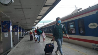 Dù khuyến mại, vé tàu Tết vẫn "ế" khách