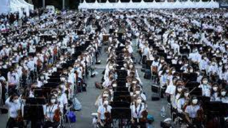 Dàn nhạc giao hưởng nhiều người biểu diễn nhất thế giới