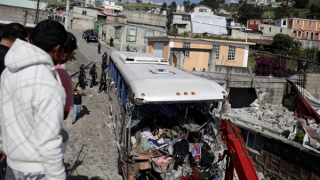 Tai nạn xe khách thảm khốc ở Mexico, 50 người thương vong