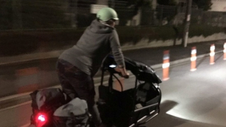 Nữ nghị sĩ New Zealand đạp xe đến bệnh viện khi sắp lâm bồn