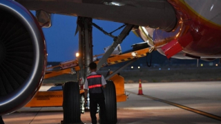 Tạm giữ chứng chỉ hành nghề của nhân viên phát tín hiệu trong vụ hai máy bay va chạm