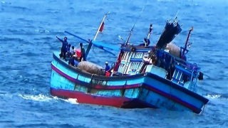 Sóng lớn đánh chìm tàu cá ở Phú Yên, thuyền trưởng tử vong