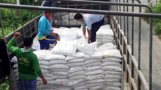 Bắt 2 xe tải chở gần 8 tấn hóa chất lậu tại khu vực biên giới