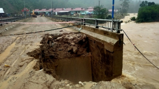 Mưa lũ gây sạt lở, chia cắt nhiều địa phương miền núi Quảng Nam
