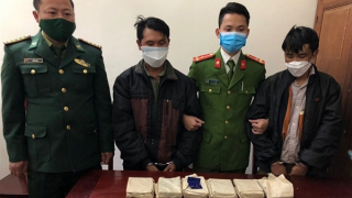 Hai chú cháu mang 6 bánh heroin vào Nam bán kiếm lời