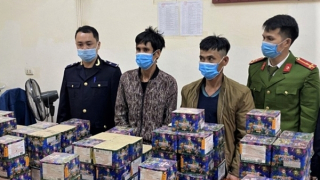 Đồng hương rủ nhau buôn pháo kiếm tiền tiêu tết