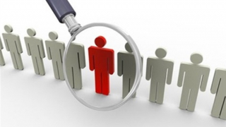 Chọn người thân, người tài, hay người có đức?