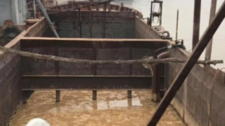 Nửa đêm xuất kích bắt quả tang tàu cát tặc đang "rút ruột" sông Hồng