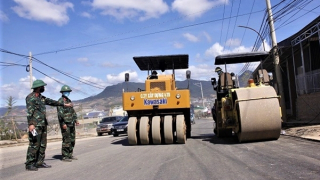 Sắc phục quân nhân trên những công trường ở thành phố ngàn hoa