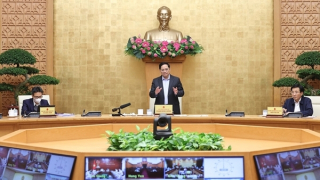 Phải thần tốc tiêm vaccine cho người dân