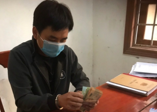 Bắt đối tượng rút trộm 51 triệu đồng trong thẻ ATM