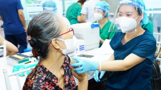 Khẩn cấp bảo vệ người thuộc nhóm nguy cơ tử vong cao khi mắc COVID-19