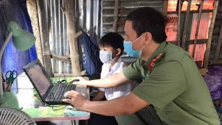 Công an tỉnh Phú Yên thực hiện chương trình “Sóng máy tính cho em”