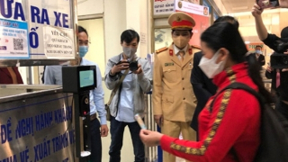 Hà Nội lắp đặt thêm hàng loạt máy quét QR Code để kiểm soát dịch bệnh