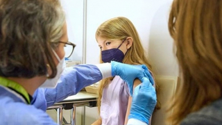 Cần xóa bỏ bất bình đẳng giàu - nghèo trong tiêm vaccine ngừa COVID-19