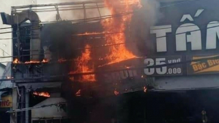 Ùn ứ giao thông vì đám cháy lớn tại quán cơm tấm