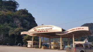 Lạng Sơn giảm phí, cấp nước và mì cho tài xế đang “mắc kẹt” tại cửa khẩu
