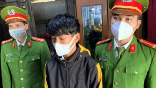 Nam thanh niên rút dao đâm trọng thương 2 người tại quán cafe