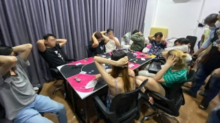 Biến căn phòng thuê thành sòng bạc Poker