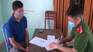 Lấy tiền chính sách tiêu xài cá nhân, một cán bộ xã bị khởi tố