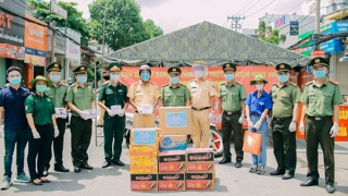 Tuổi trẻ Công an TP Hồ Chí Minh chung tay thực hiện “mục tiêu kép” mùa dịch