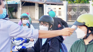 Học sinh THPT ở Sóc Trăng trở lại trường học