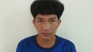 Gã thợ hớt tóc dùng dao khống chế, cưỡng hiếp cô gái trẻ