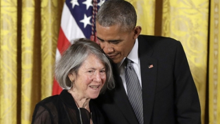 Đôi chuyện ấm lòng từ Nobel văn học 2021