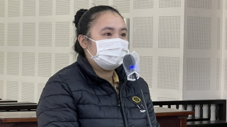 Nữ cửa hàng trưởng “hô biến” 43 chiếc điện thoại lĩnh 16 năm tù