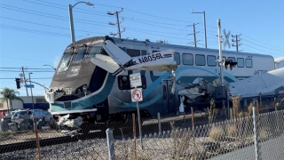 Máy bay mắc kẹt trên đường ray, phi công thoát chết trong gang tấc