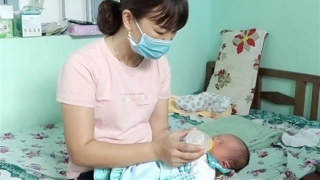 Bé trai sơ sinh bị bỏ rơi ở nghĩa trang