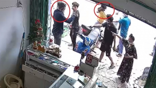 Chủ tiệm điện thoại kịp thời ngăn chặn cặp đôi dàn cảnh để cướp