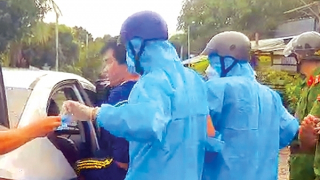 Tầm nã giữa mùa dịch