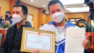 Thủ tướng Chính phủ tặng bằng khen người cứu cháu bé trong đám cháy ở Hà Nội