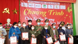 Mang Xuân sớm đến với đồng bào biên giới Việt - Lào