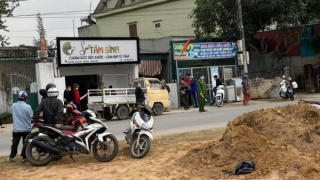 Chồng đổ xăng đốt Spa của vợ, cả hai bỏng nặng