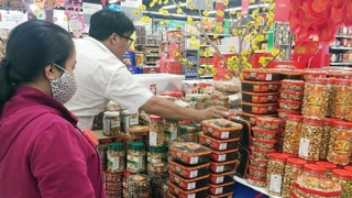 Kiểm soát thị trường thực phẩm Tết